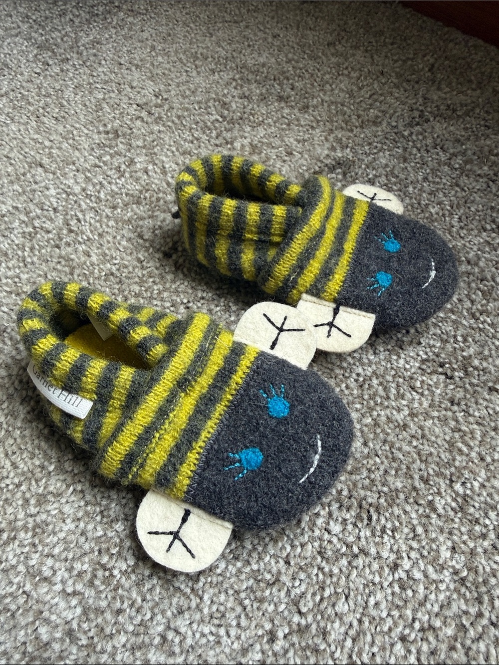 Garnet Hill Gray & Yellow Bumble Bee Wool Slipper Socks (12-18months)